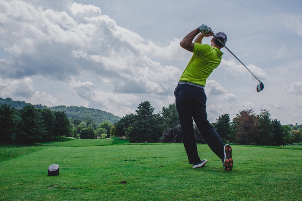 How to Deal With Back Pain While Golfing